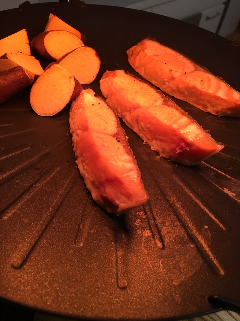 ザイグルボーイで魚を焼くところ