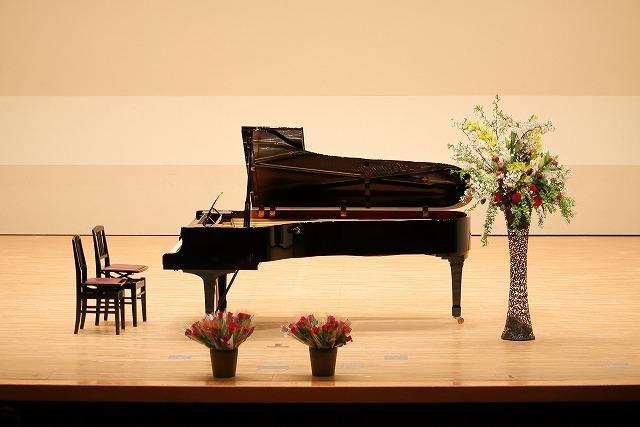 ピアノの発表会ステージの様子