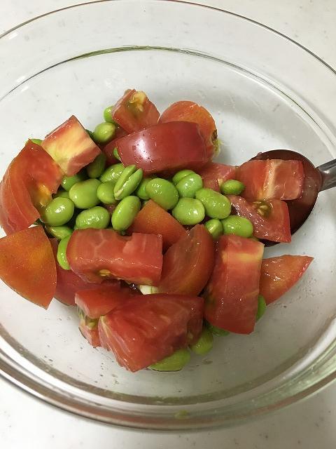 トマトとむき枝豆の副菜
