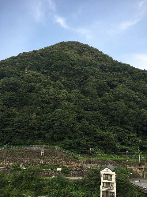 部屋からの景色（山）