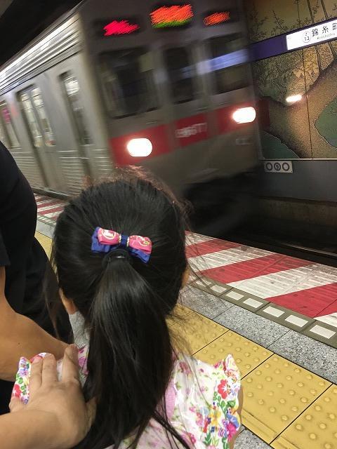 地下鉄と子供