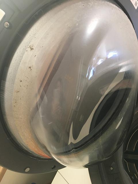 ドラム式洗濯機の蓋の汚れ