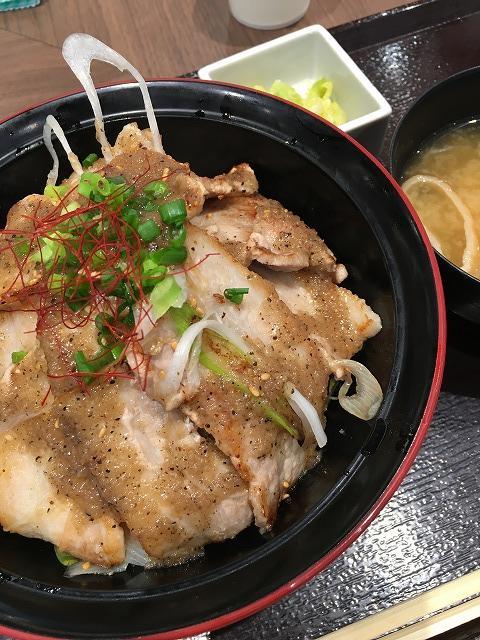 ネギ塩ダレの焼肉丼