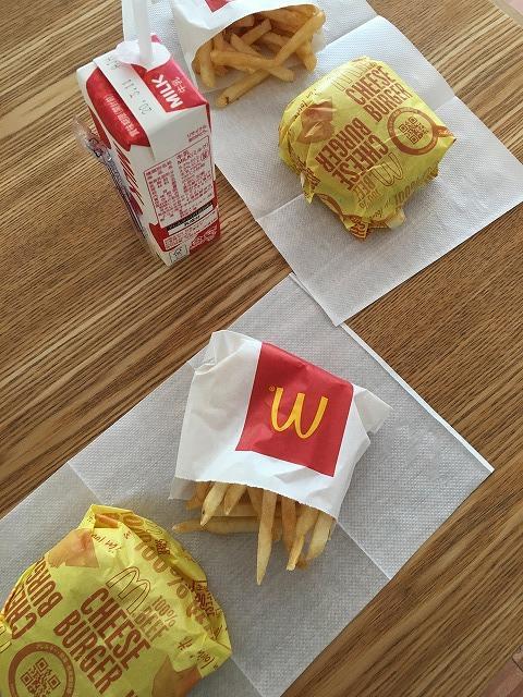 チーズバーガーハッピーセット