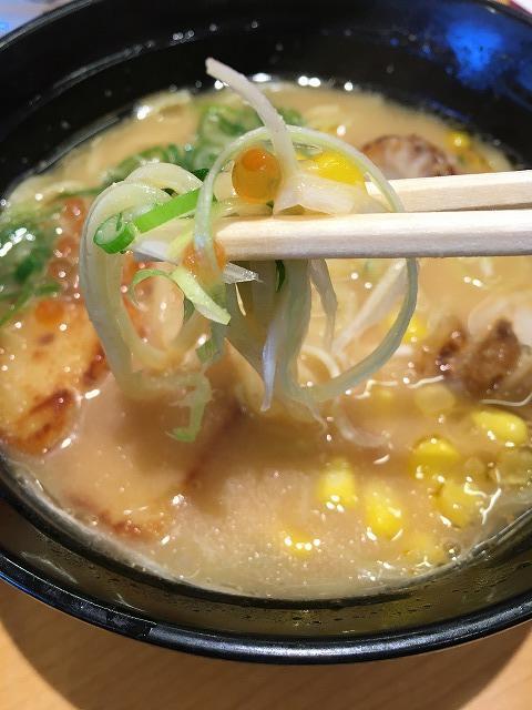 北海味噌ラーメン　麺のアップ