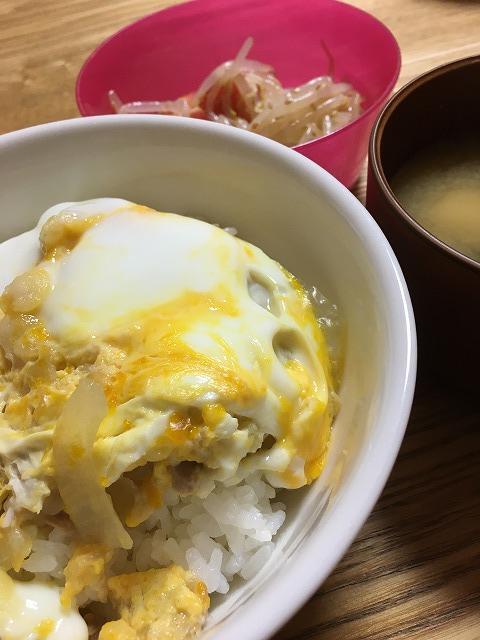 玉子どんぶりの夕食