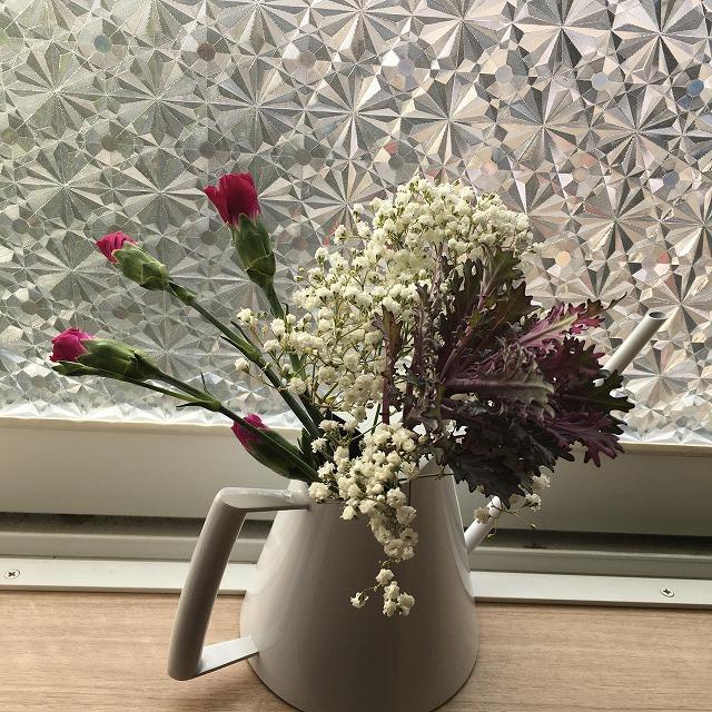 窓際の花