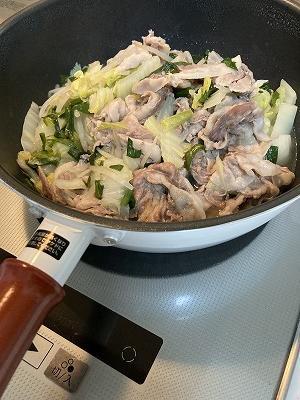 フライパン蒸し料理混ぜたあと