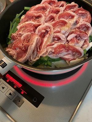フライパン蒸し料理（豚肉）準備